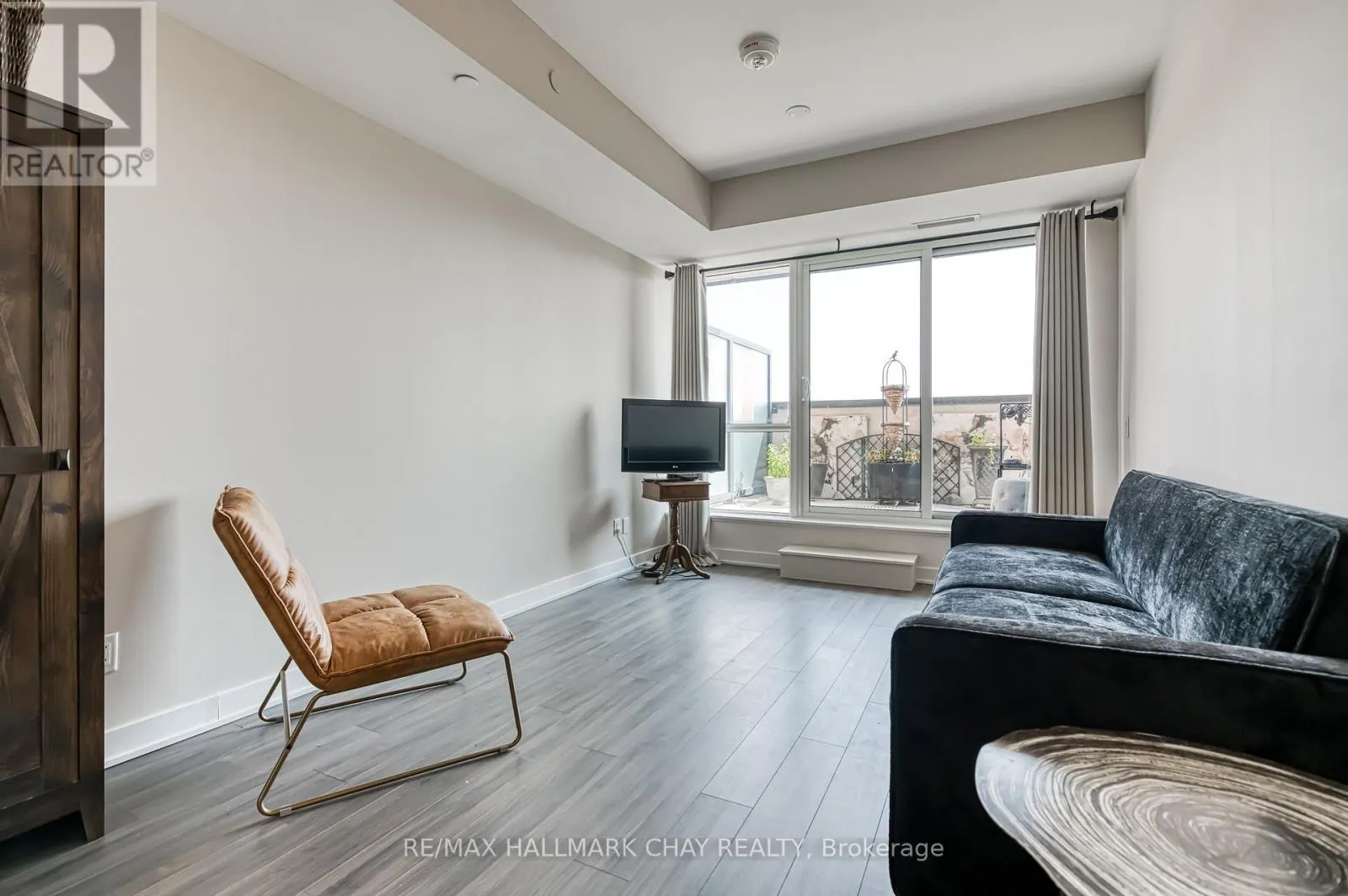 217 - 681 YONGE STREET N