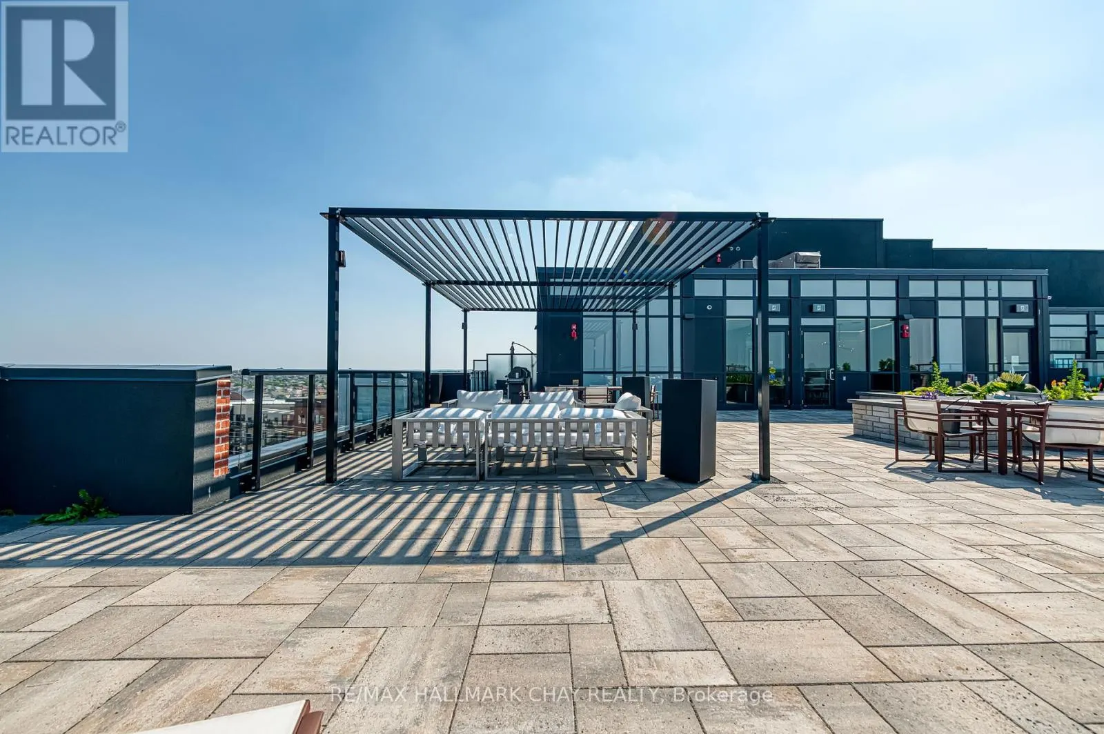 217 - 681 YONGE STREET N