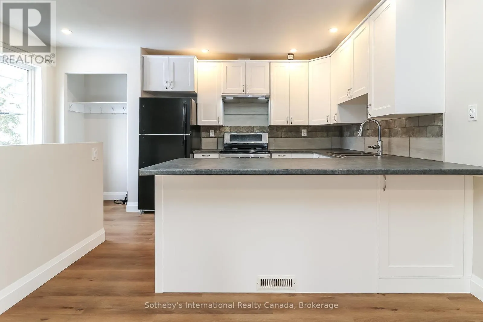B - 58 CEDAR STREET, #B