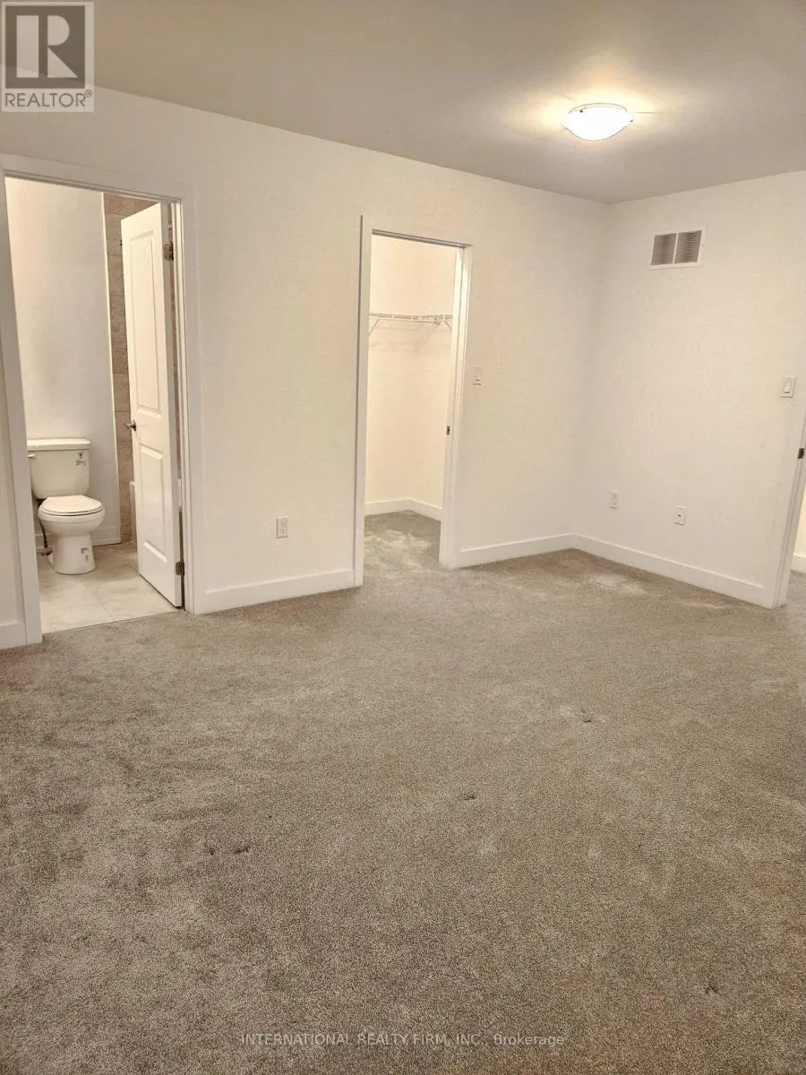 33 TURNBERRY LANE