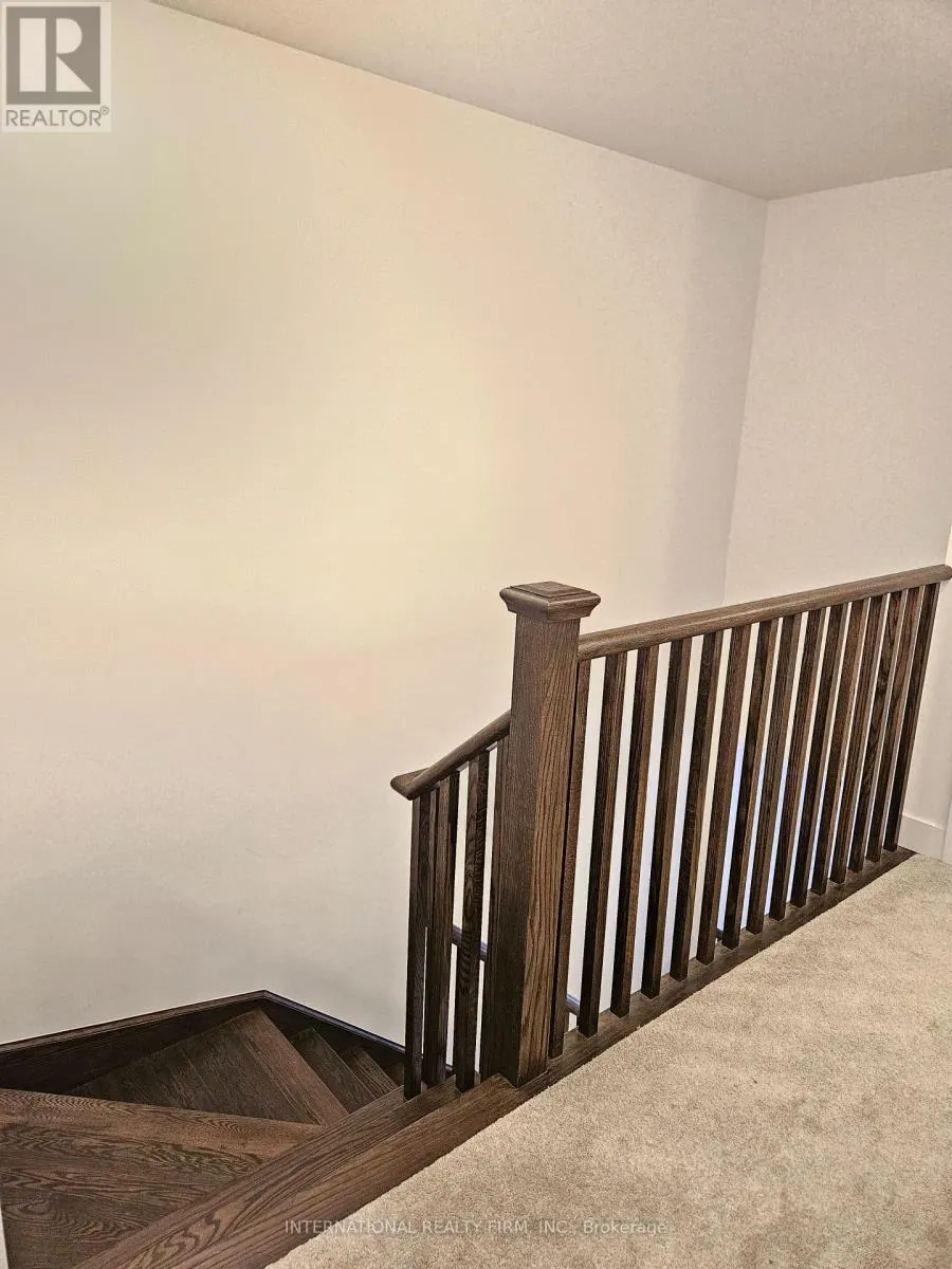 33 TURNBERRY LANE