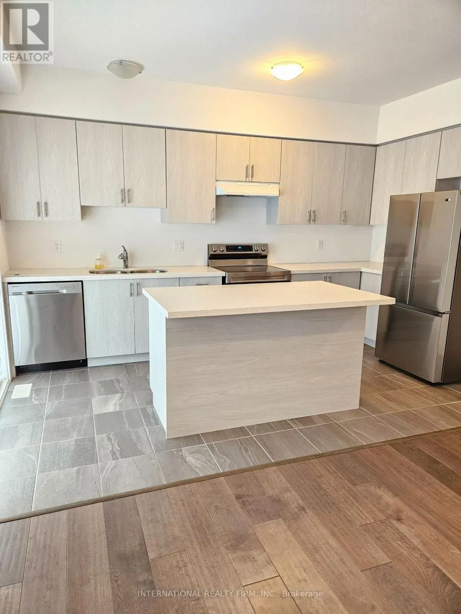 33 TURNBERRY LANE