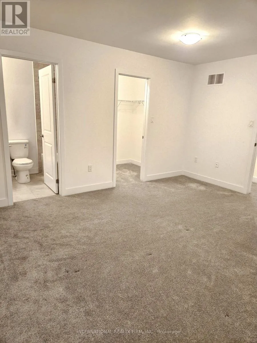 33 TURNBERRY LANE