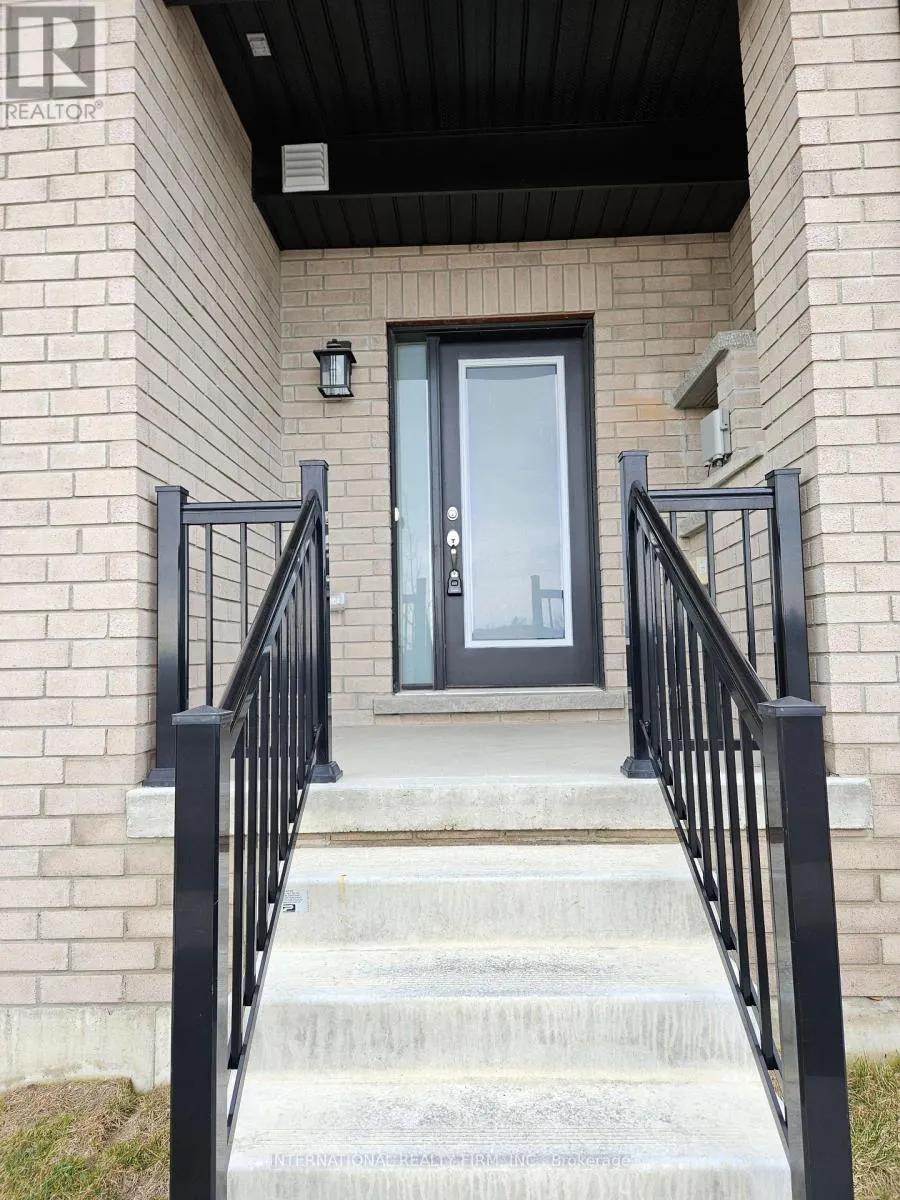 33 TURNBERRY LANE