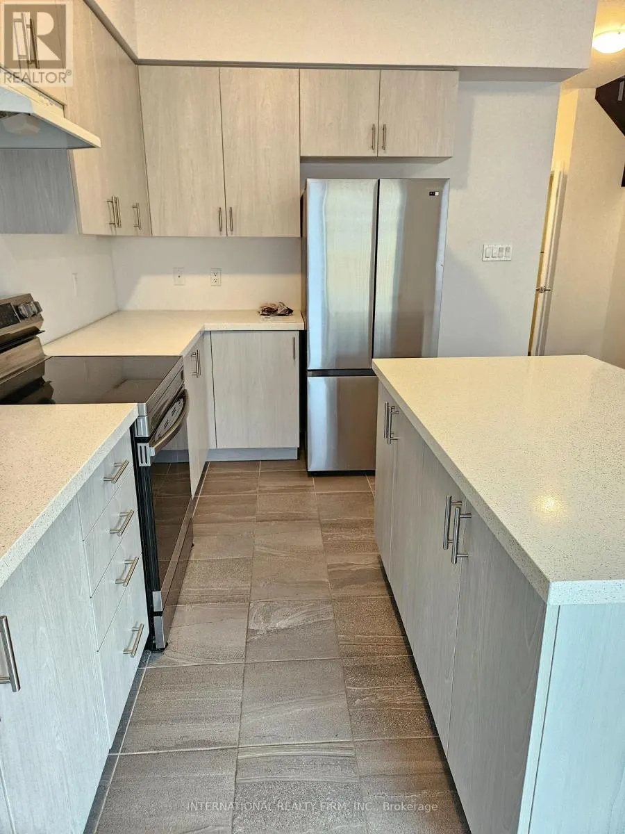 33 TURNBERRY LANE