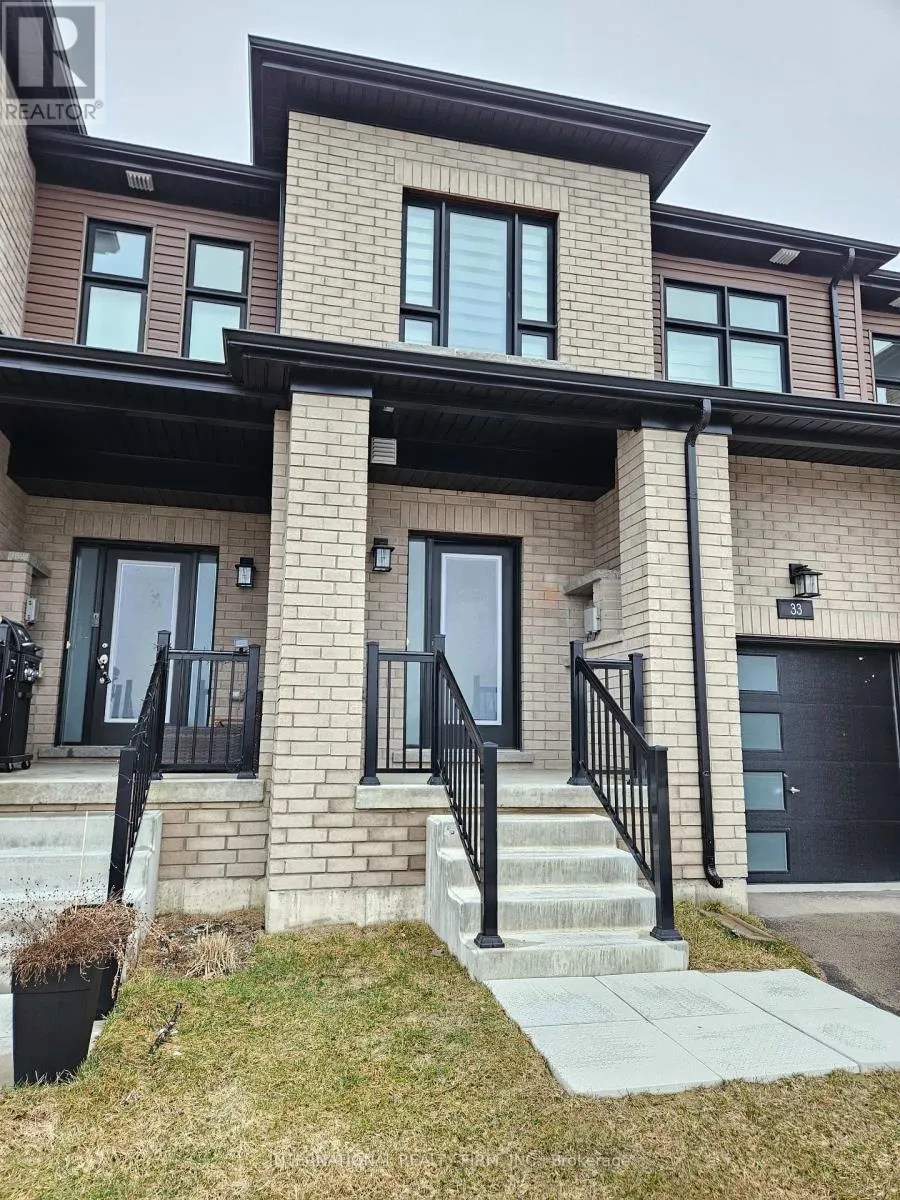 33 TURNBERRY LANE