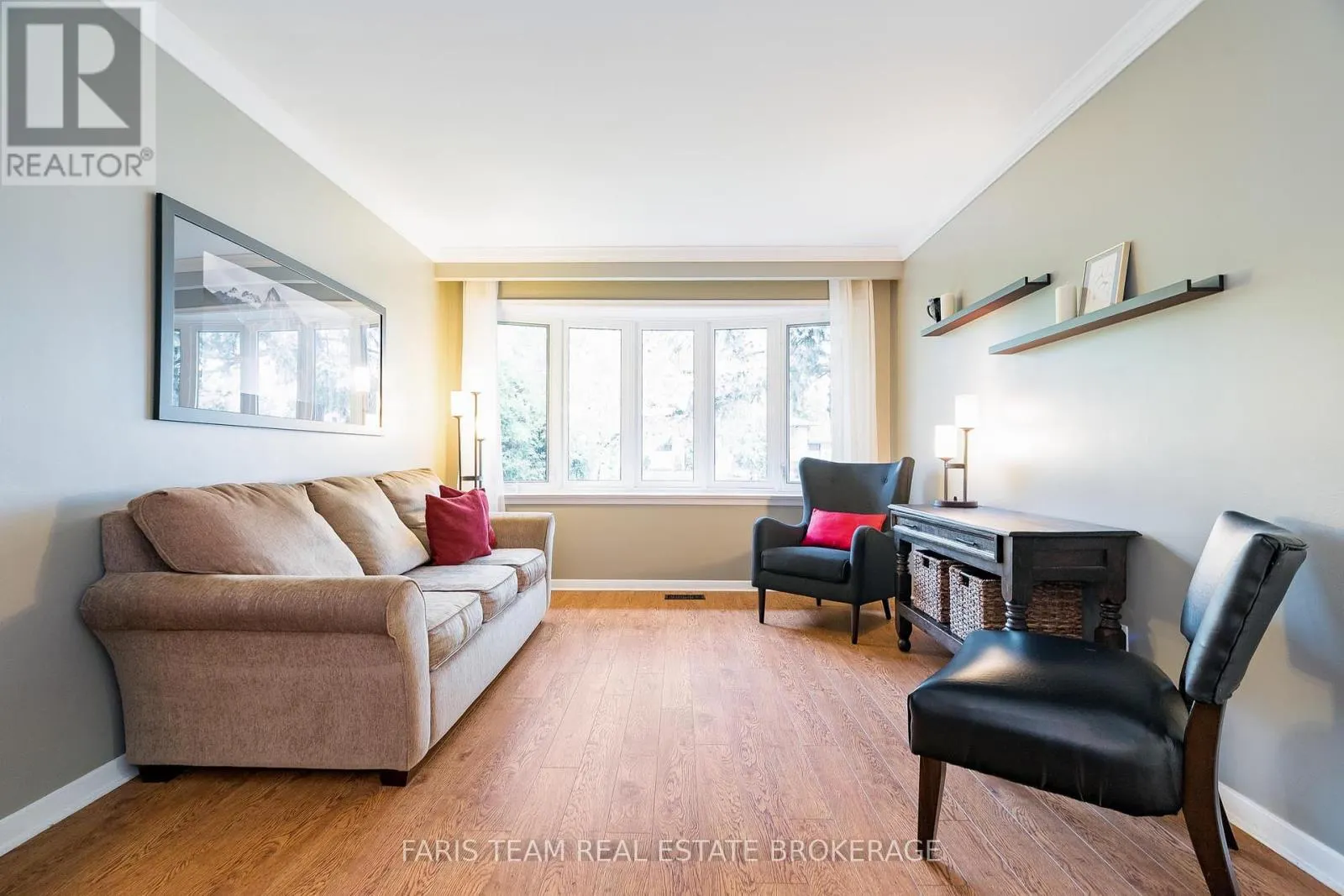 27 OTTAWAY AVENUE