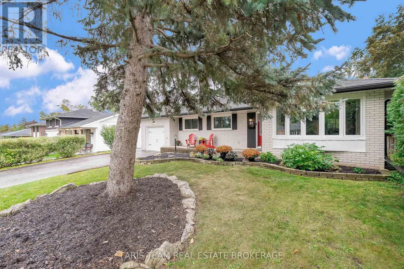 27 OTTAWAY AVENUE