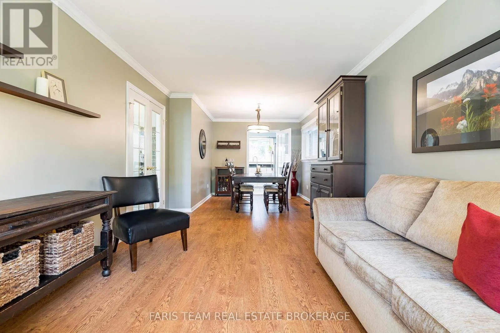27 OTTAWAY AVENUE