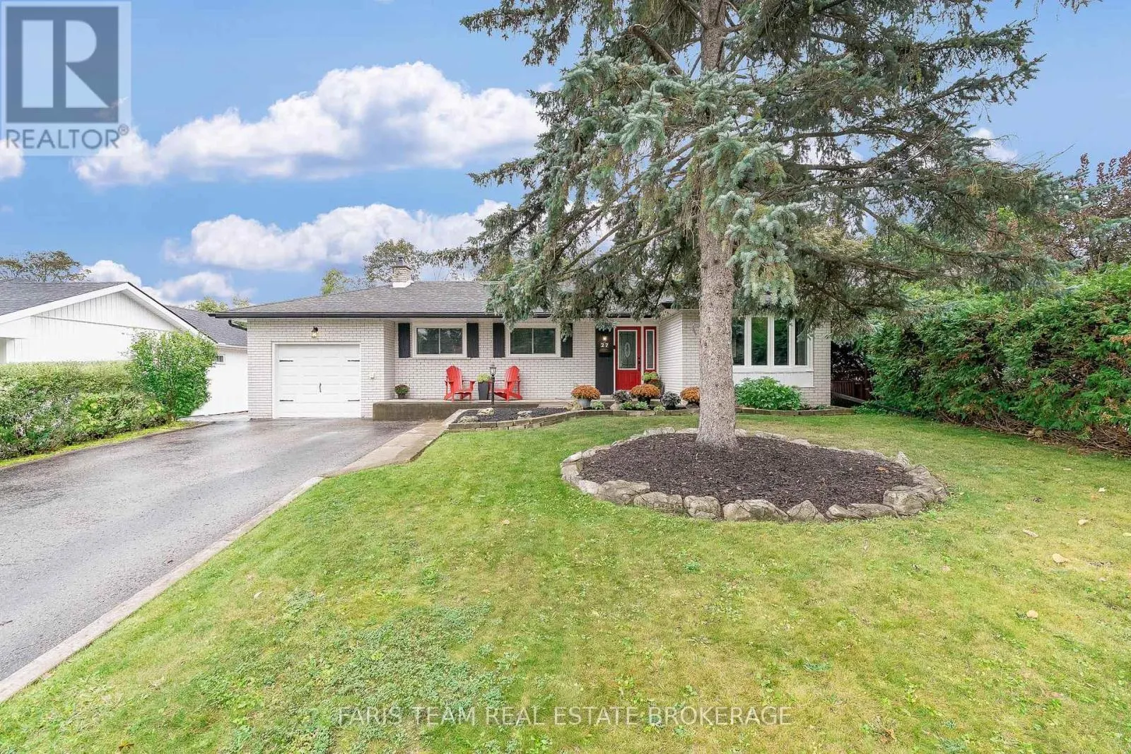 27 OTTAWAY AVENUE