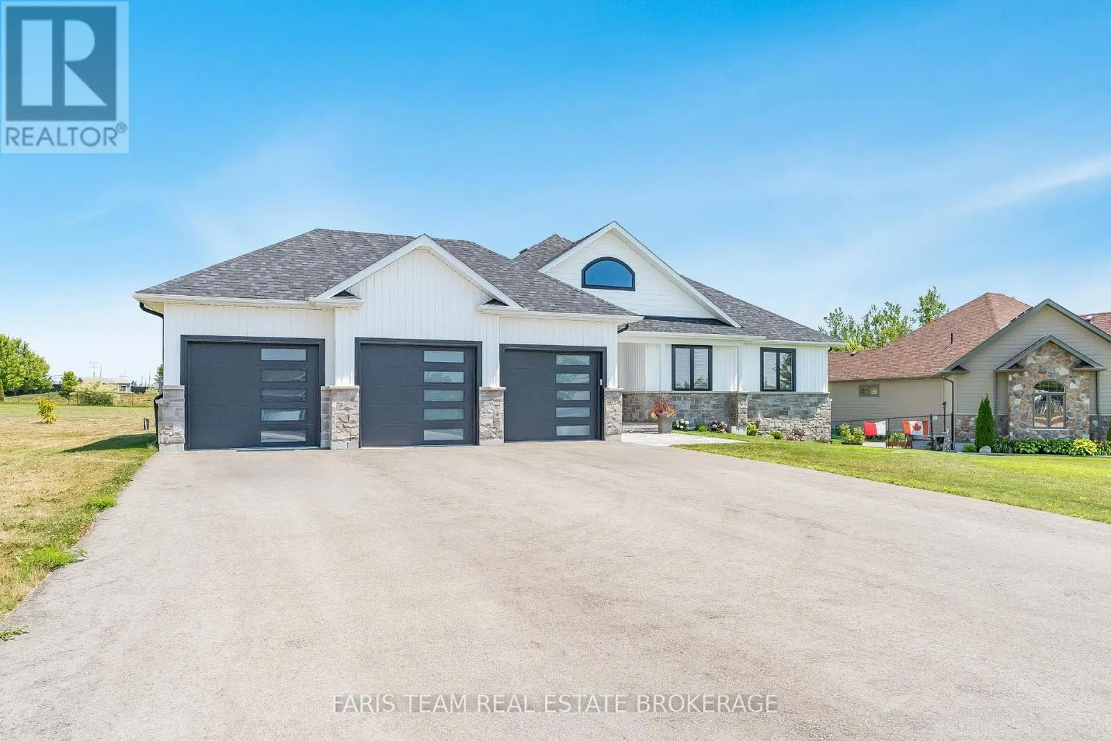 5 BREANNA BOULEVARD