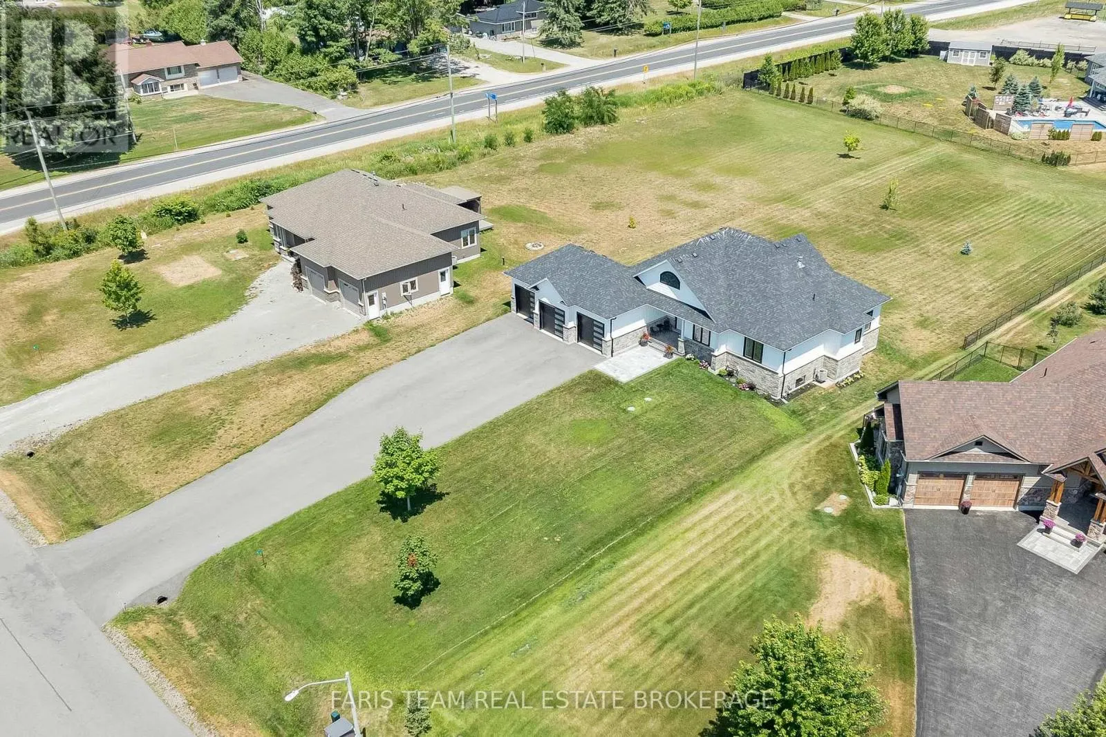 5 BREANNA BOULEVARD