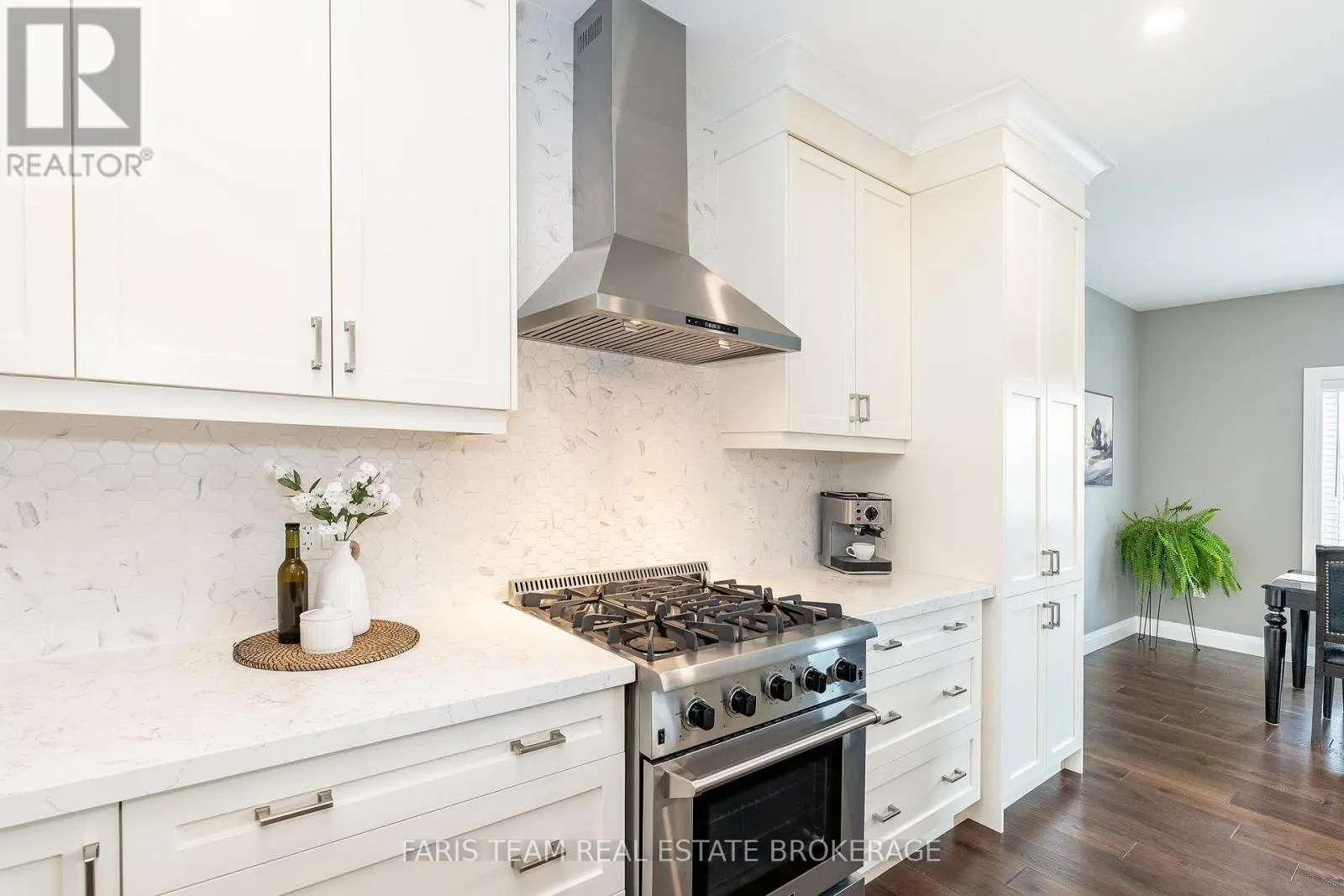 5 BREANNA BOULEVARD