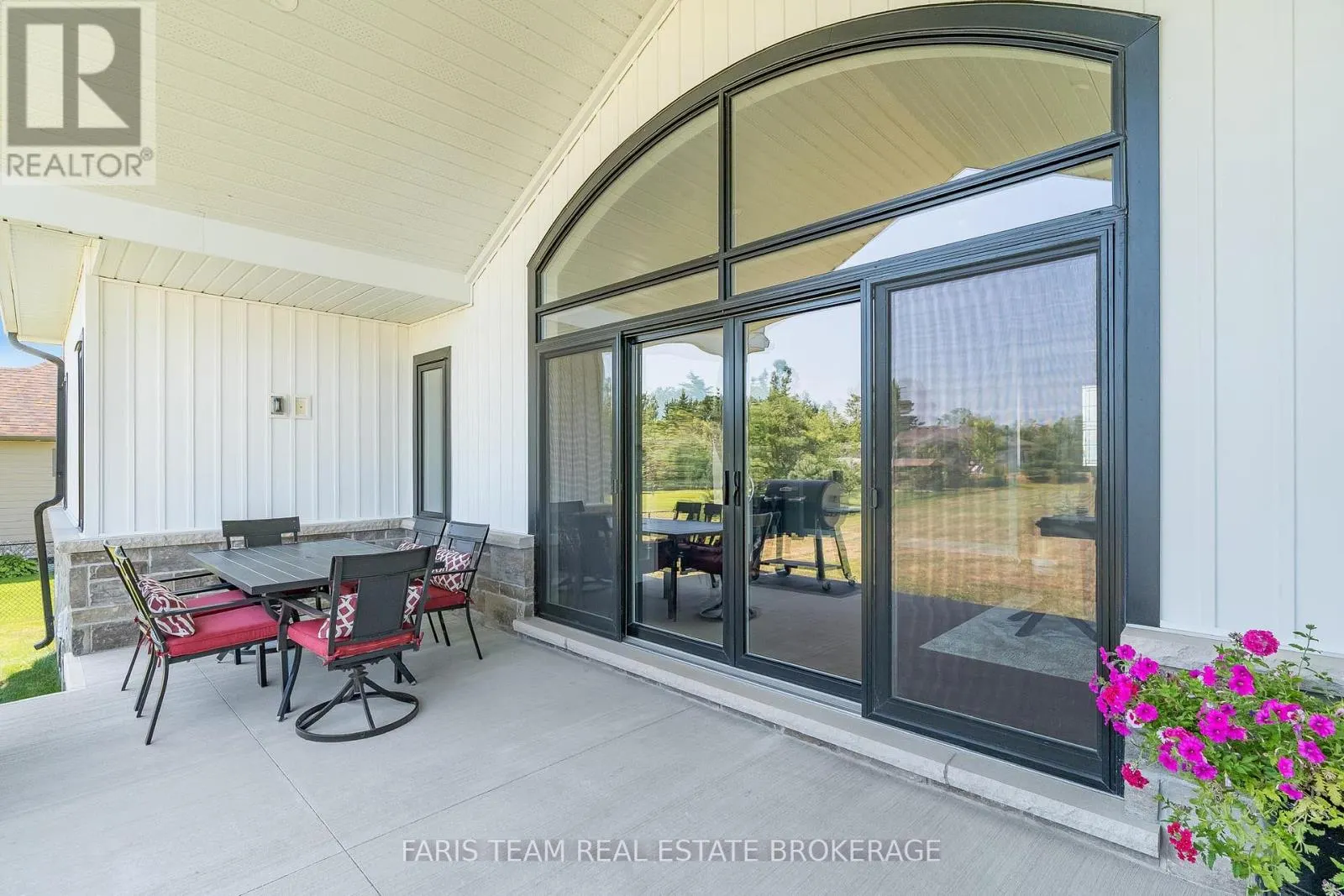 5 BREANNA BOULEVARD