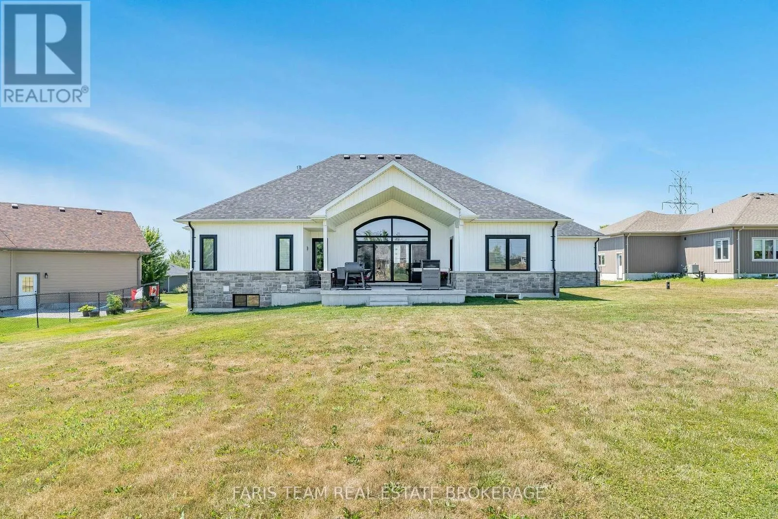 5 BREANNA BOULEVARD