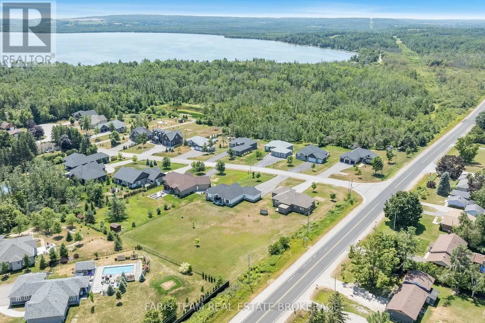 5 BREANNA BOULEVARD