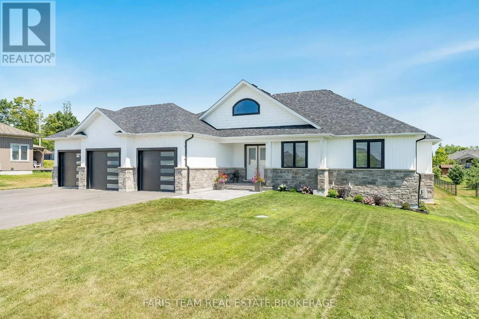 5 BREANNA BOULEVARD