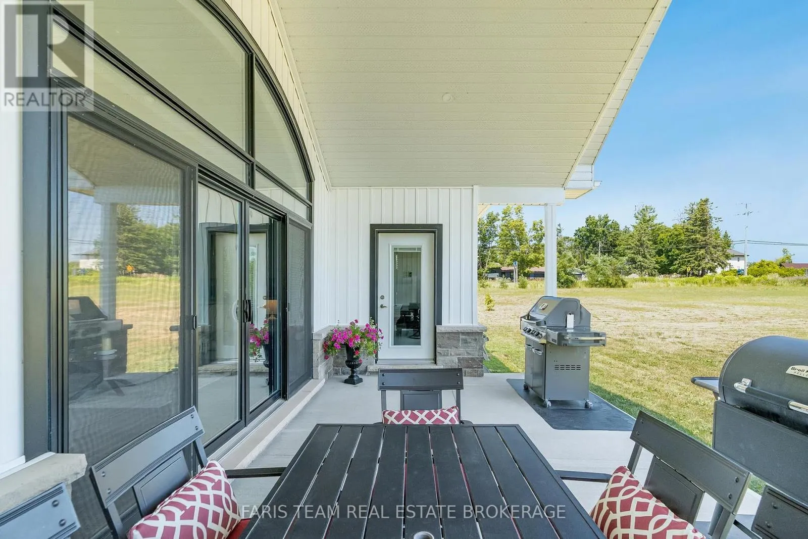 5 BREANNA BOULEVARD