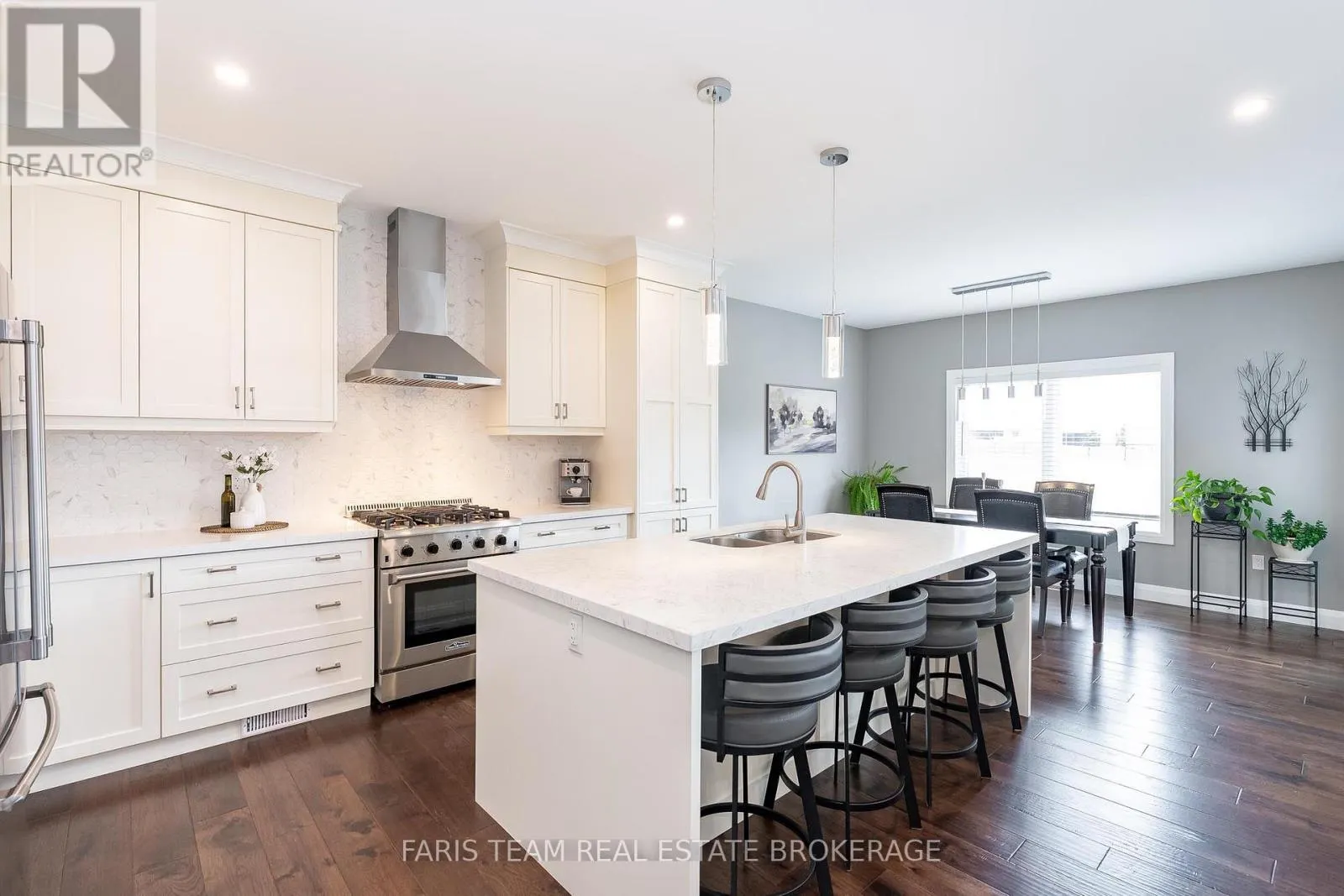 5 BREANNA BOULEVARD