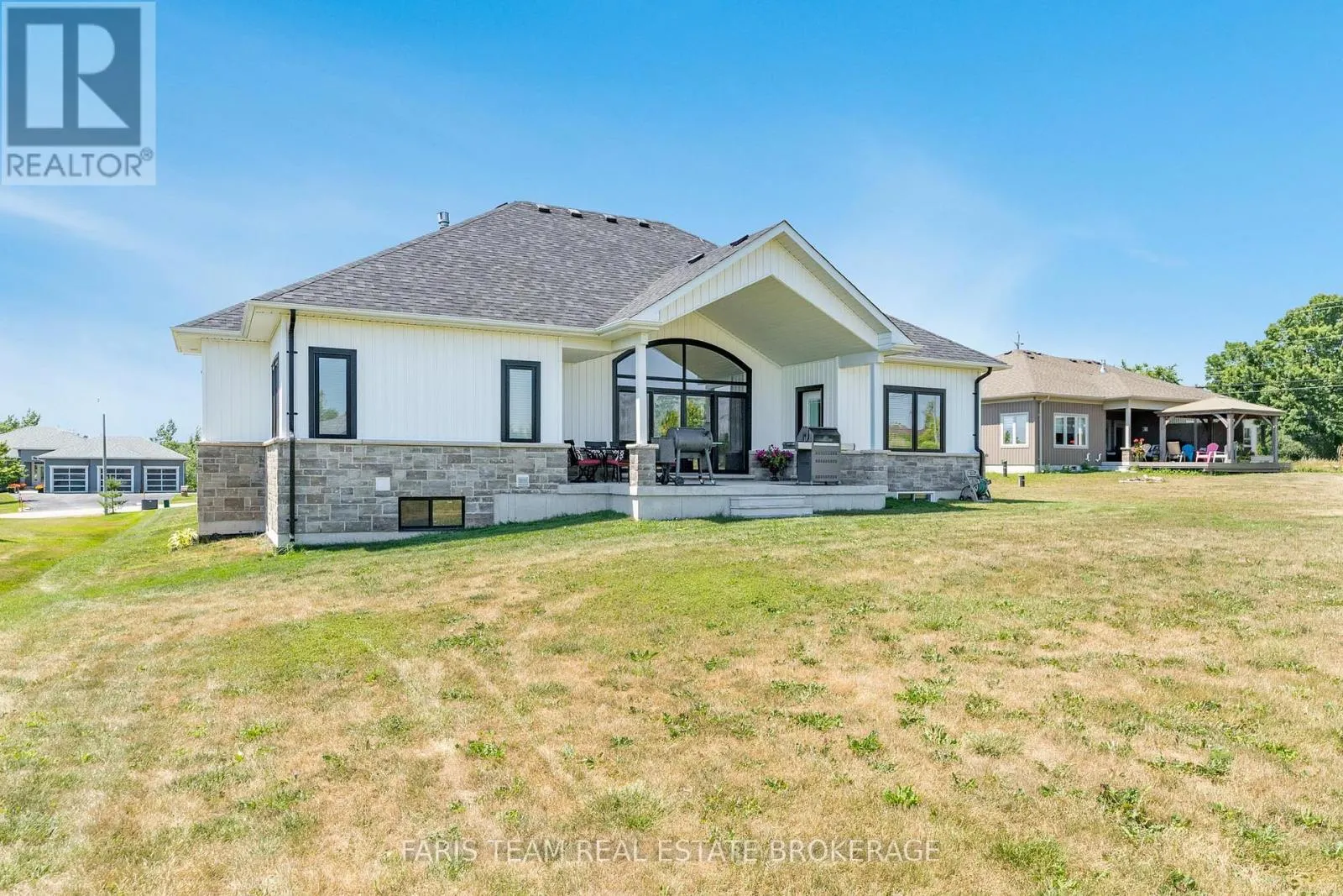 5 BREANNA BOULEVARD