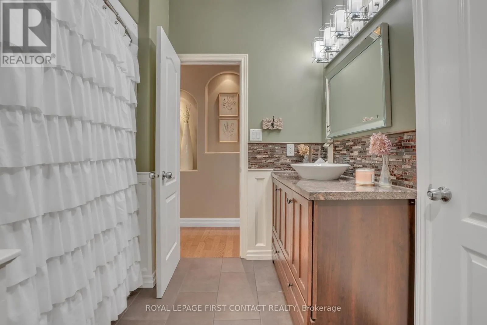 28 WINDSOR CRESCENT