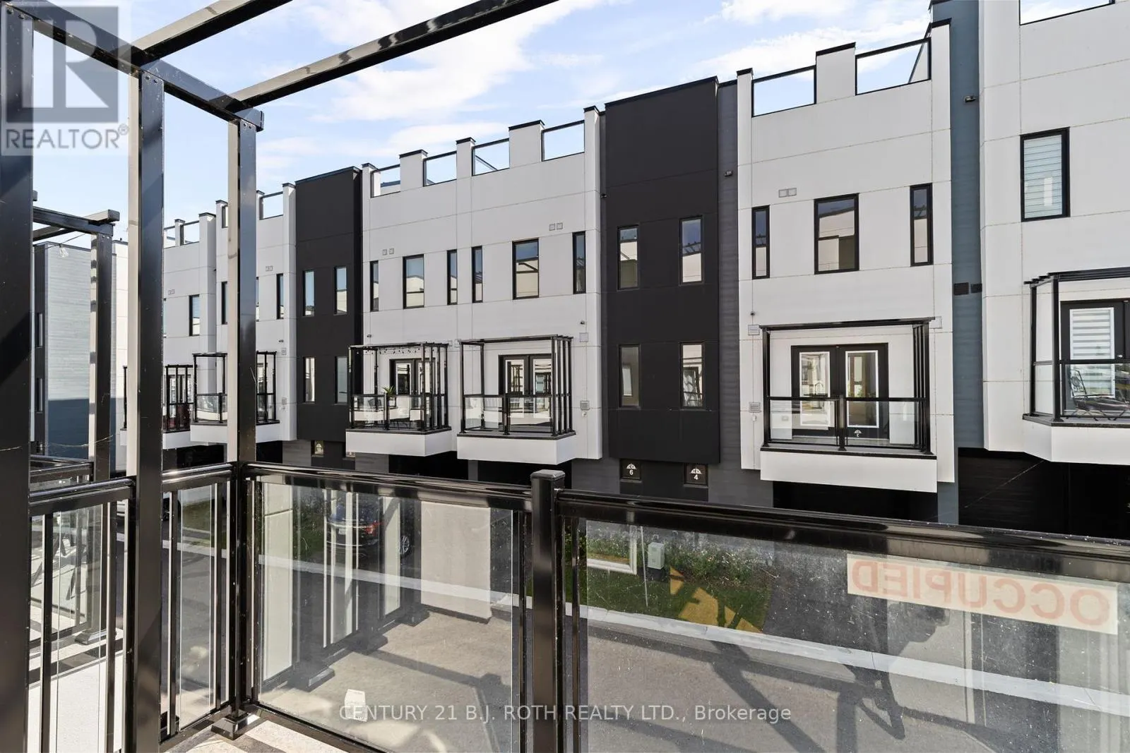3 MARINER'S PIER WAY