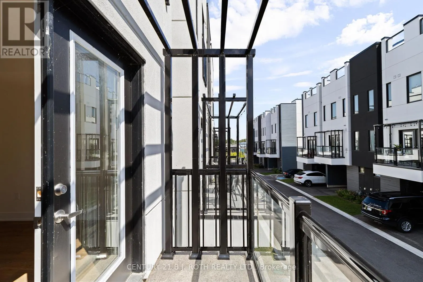3 MARINER'S PIER WAY