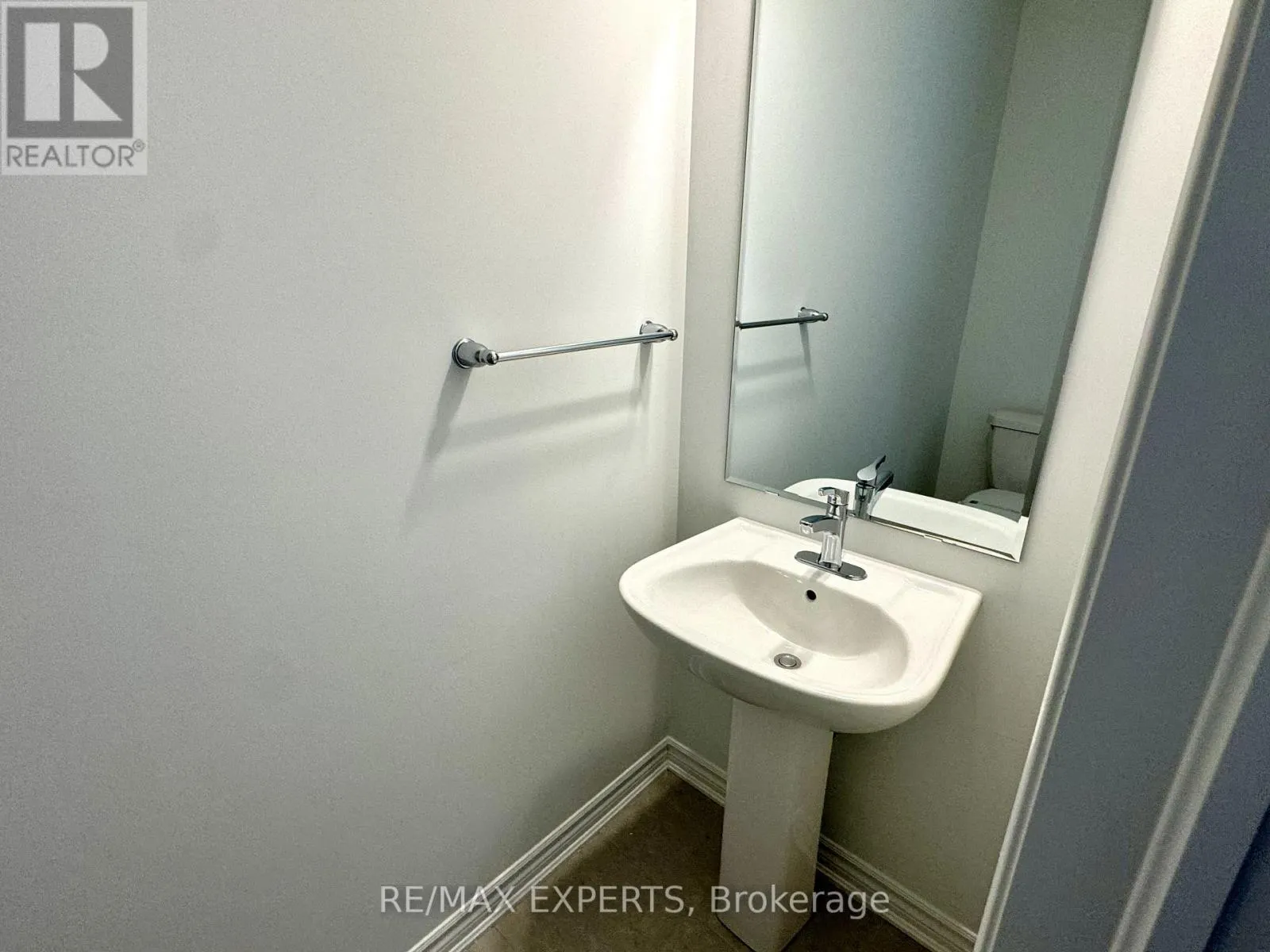 17 PEAREN LANE