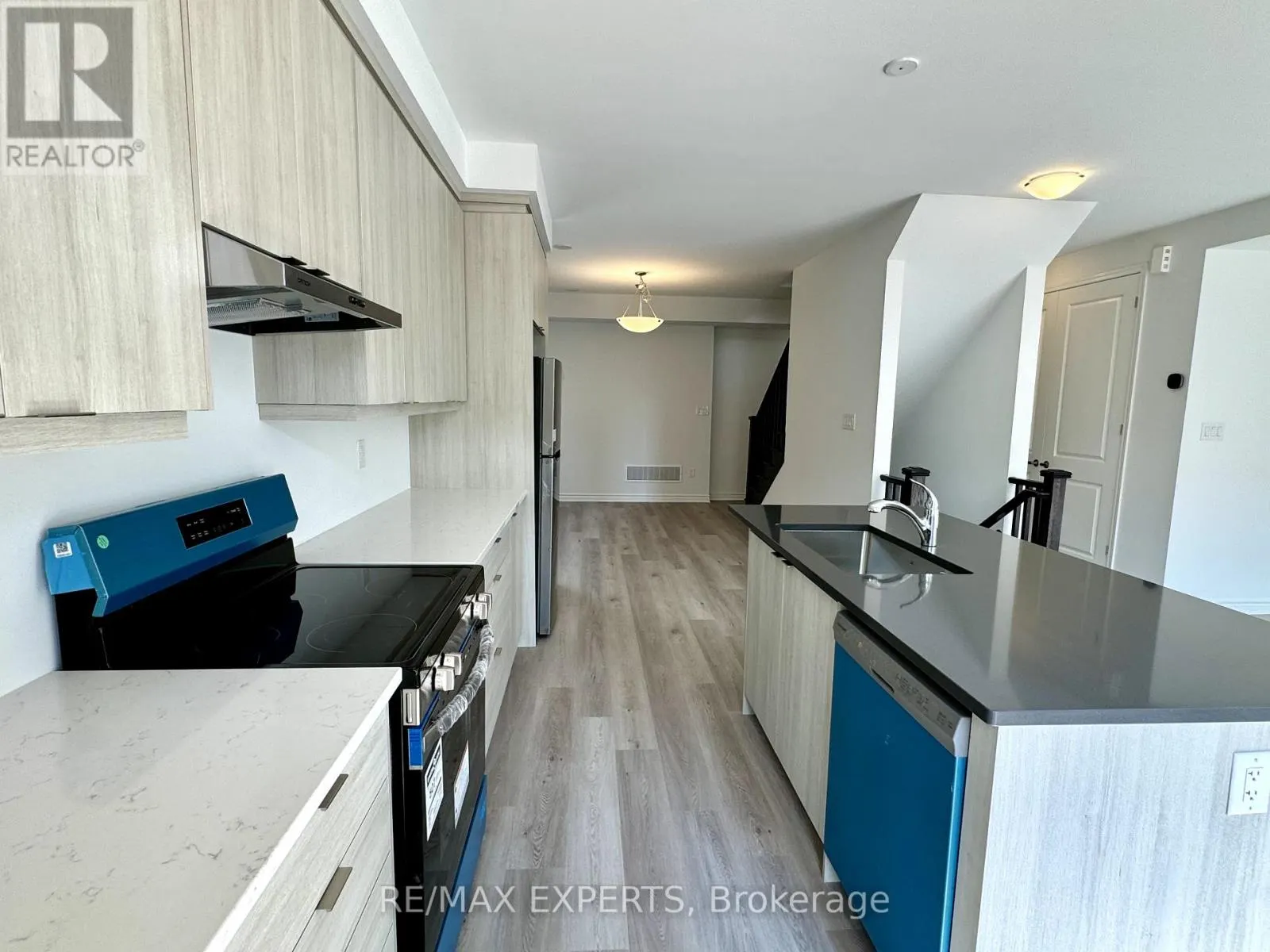 17 PEAREN LANE