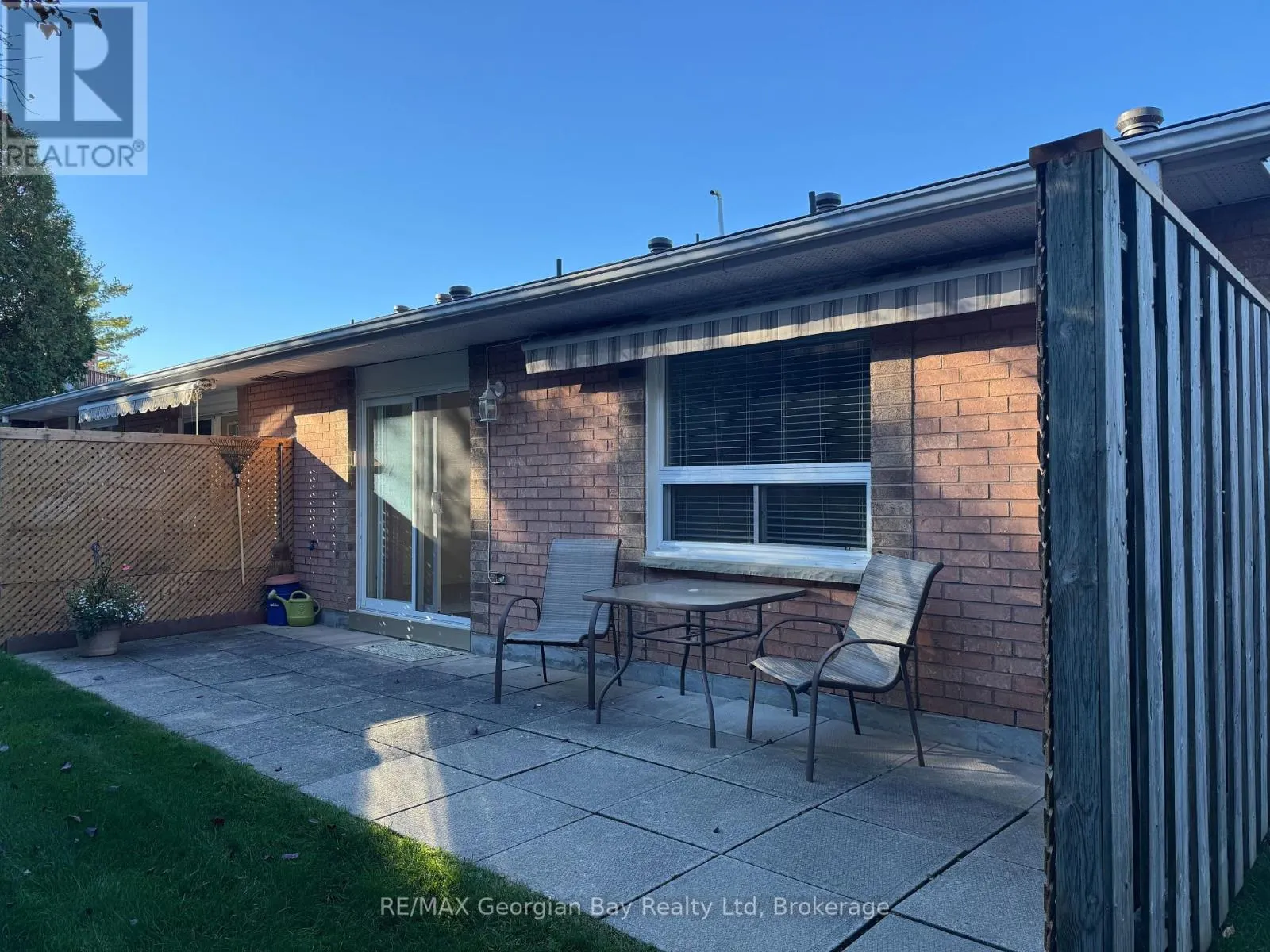 17 - 696 KING STREET, #17