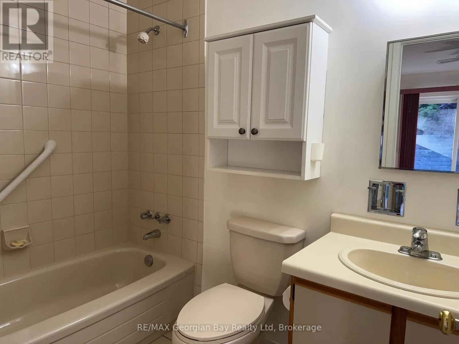 17 - 696 KING STREET, #17