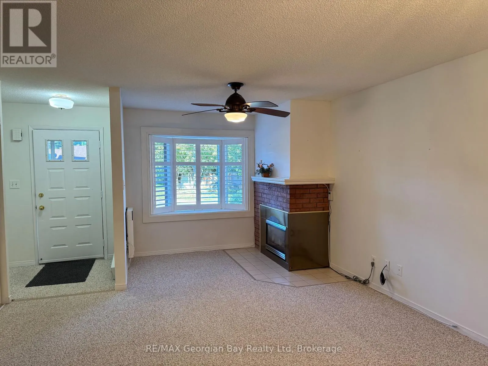 17 - 696 KING STREET, #17