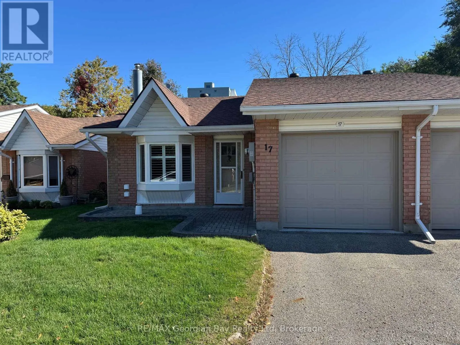 17 - 696 KING STREET, #17