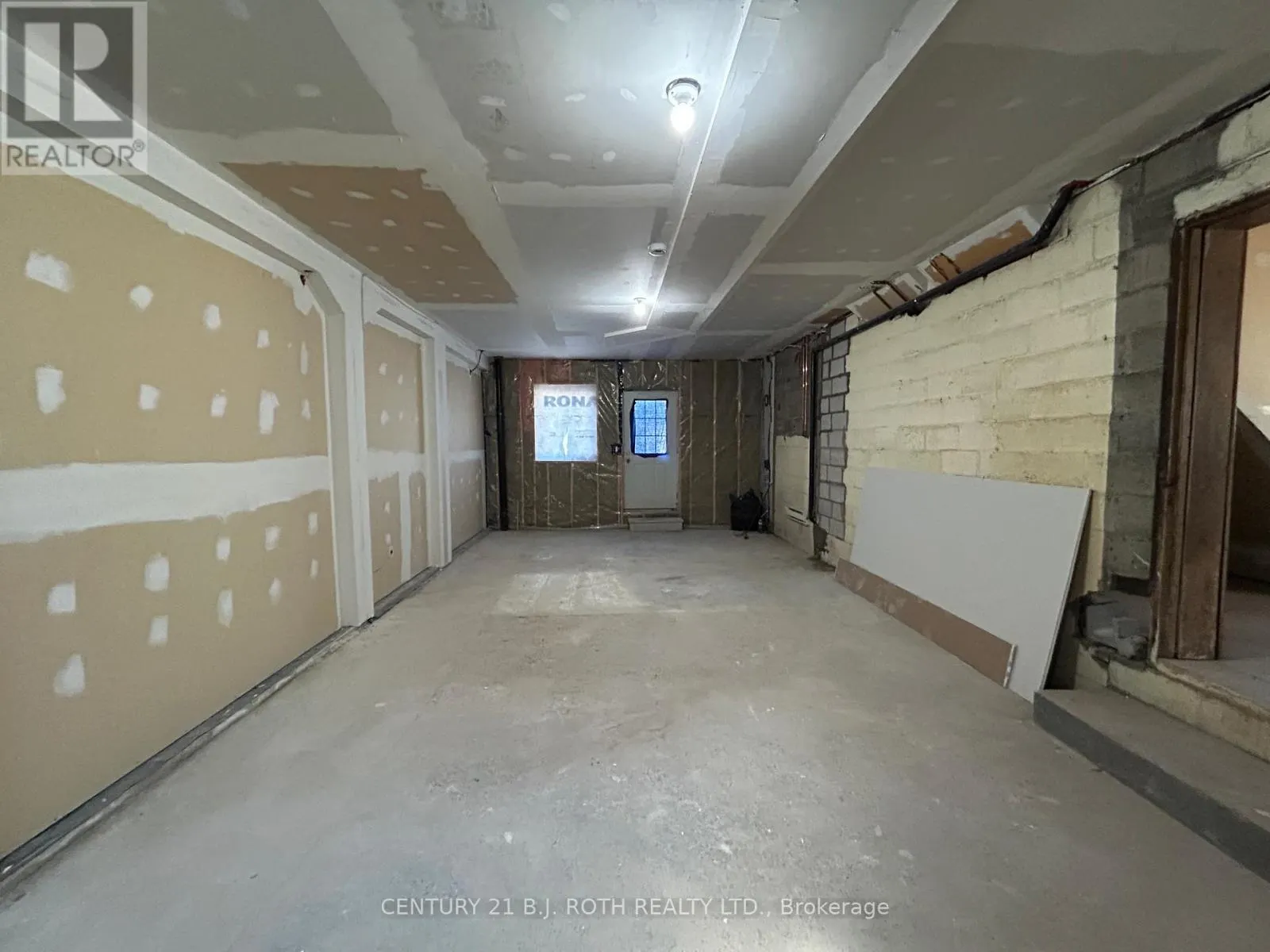 19 SOUTH STREET S