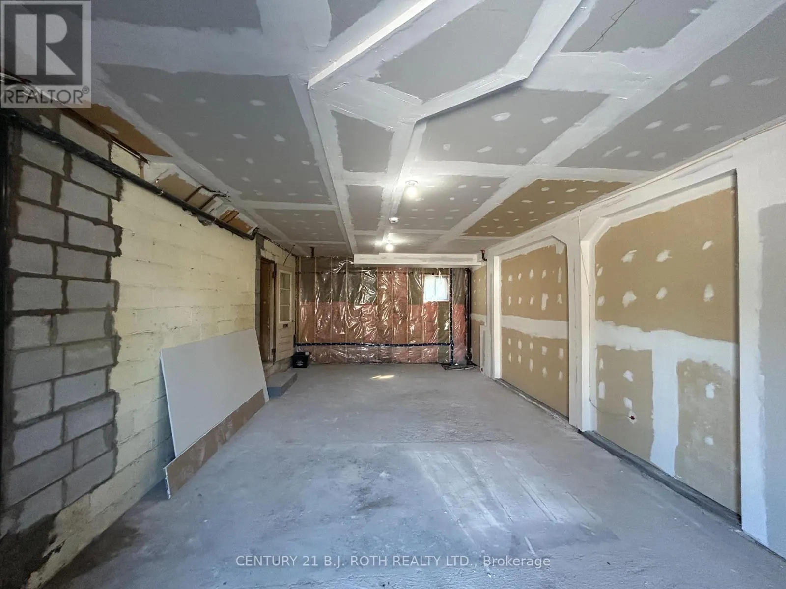 19 SOUTH STREET S