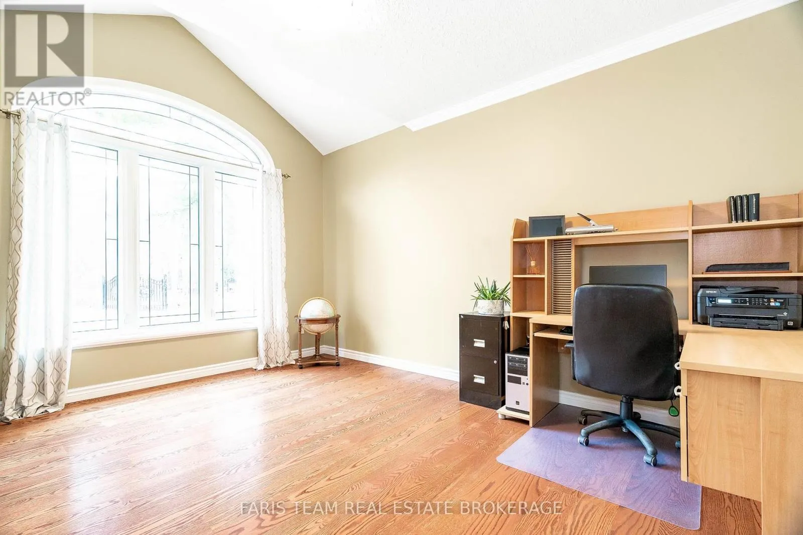138 KNOX ROAD E