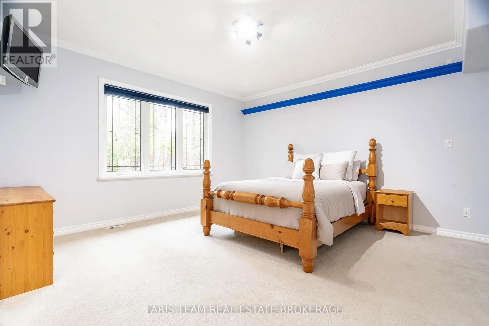 138 KNOX ROAD E