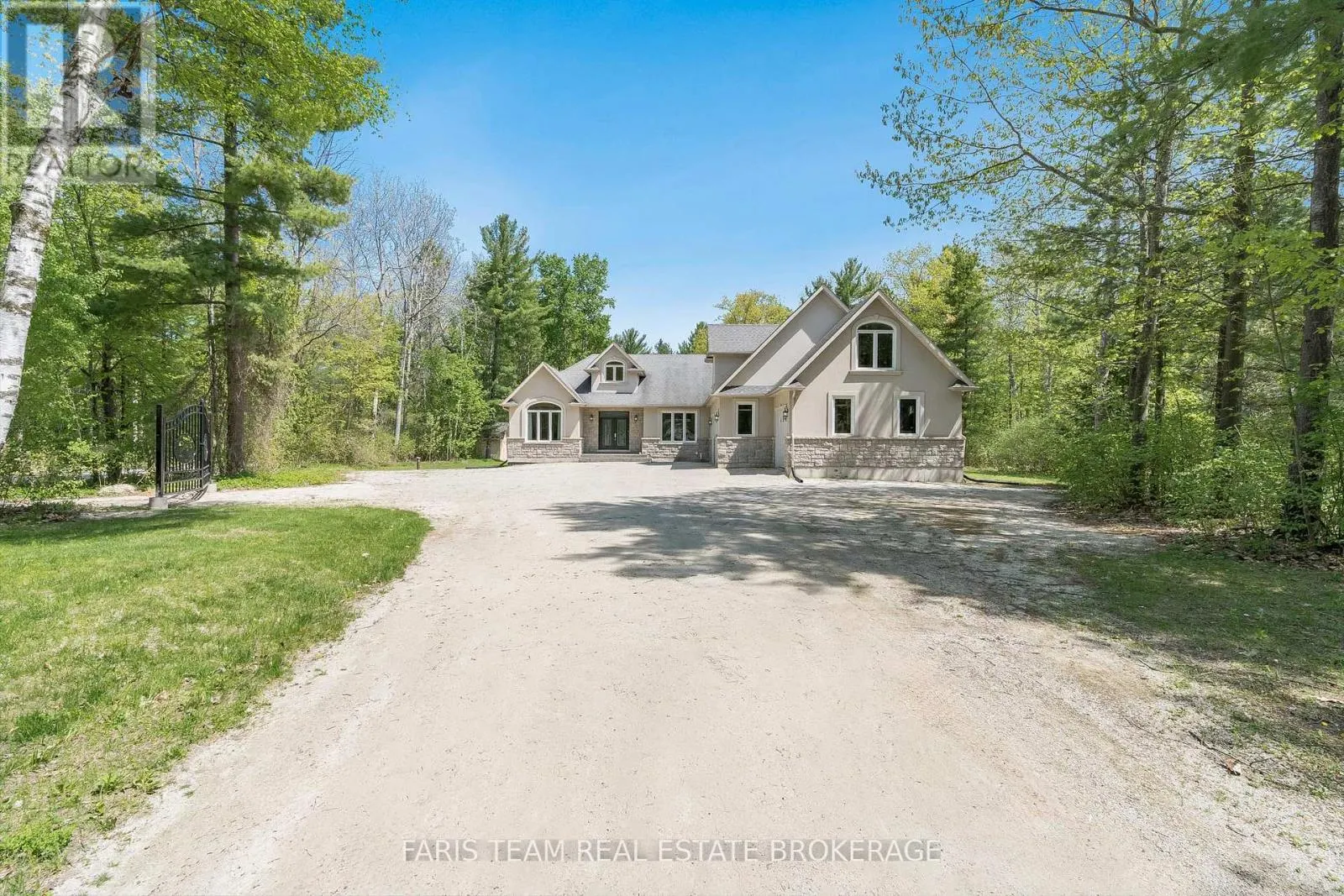 138 KNOX ROAD E