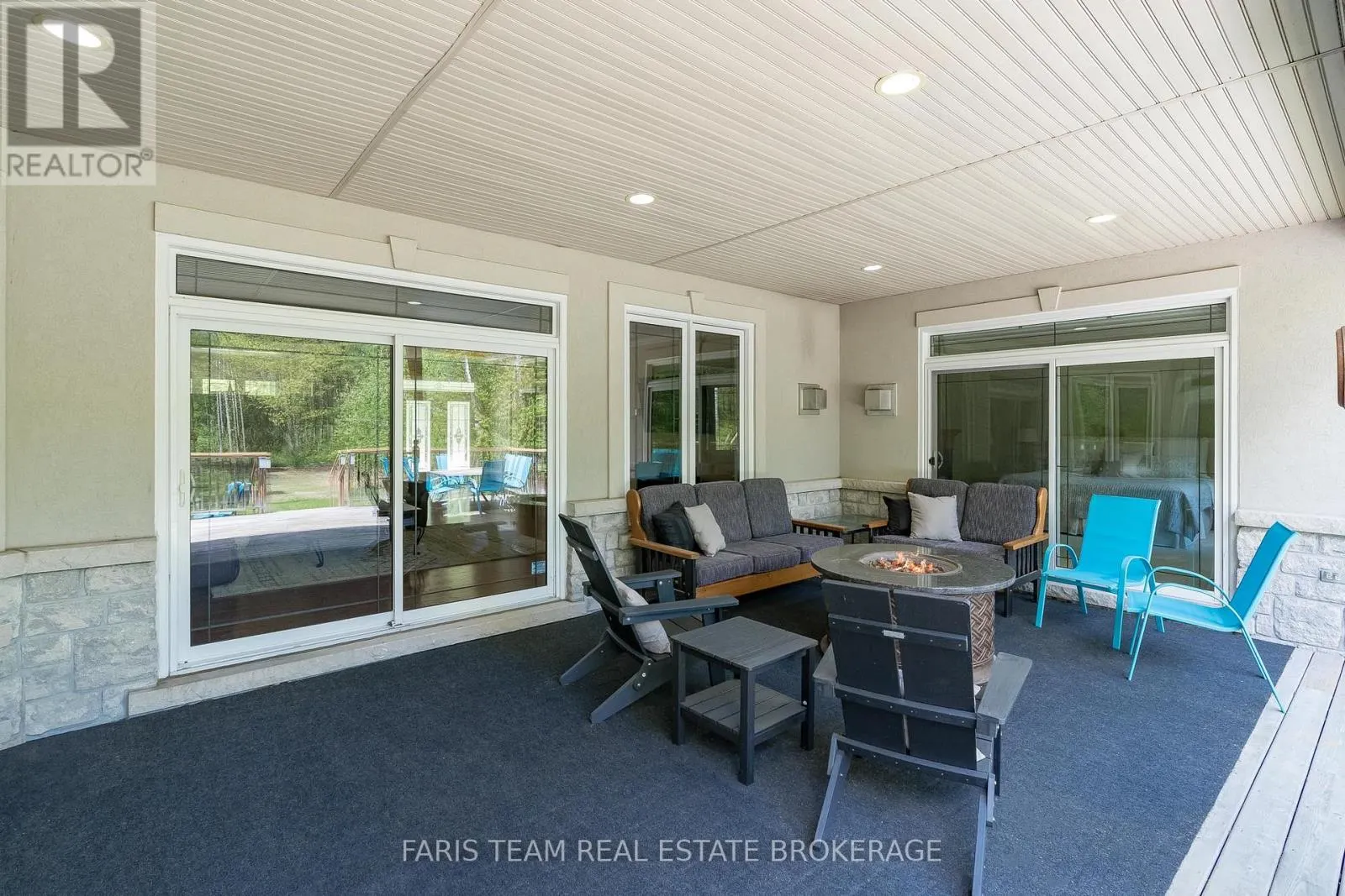 138 KNOX ROAD E