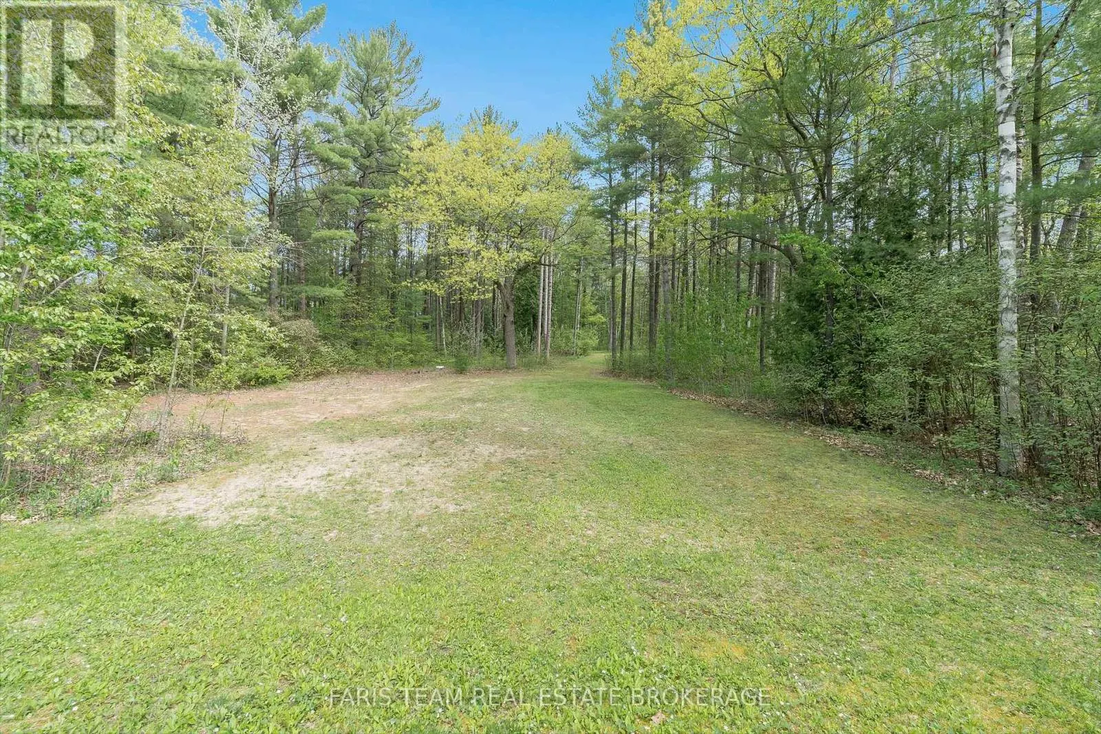 138 KNOX ROAD E