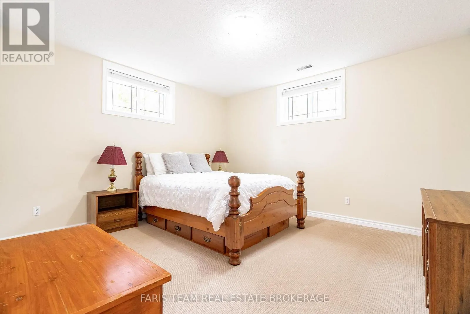 138 KNOX ROAD E