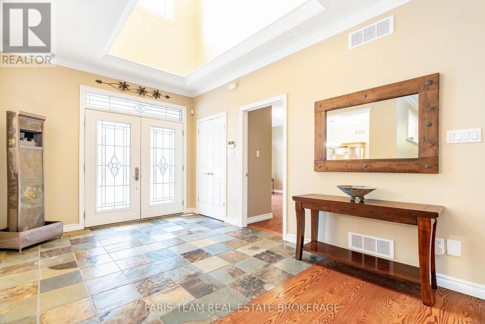 138 KNOX ROAD E