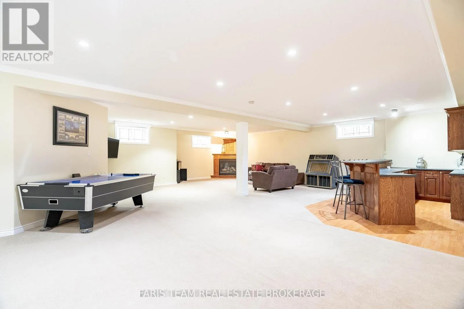 138 KNOX ROAD E