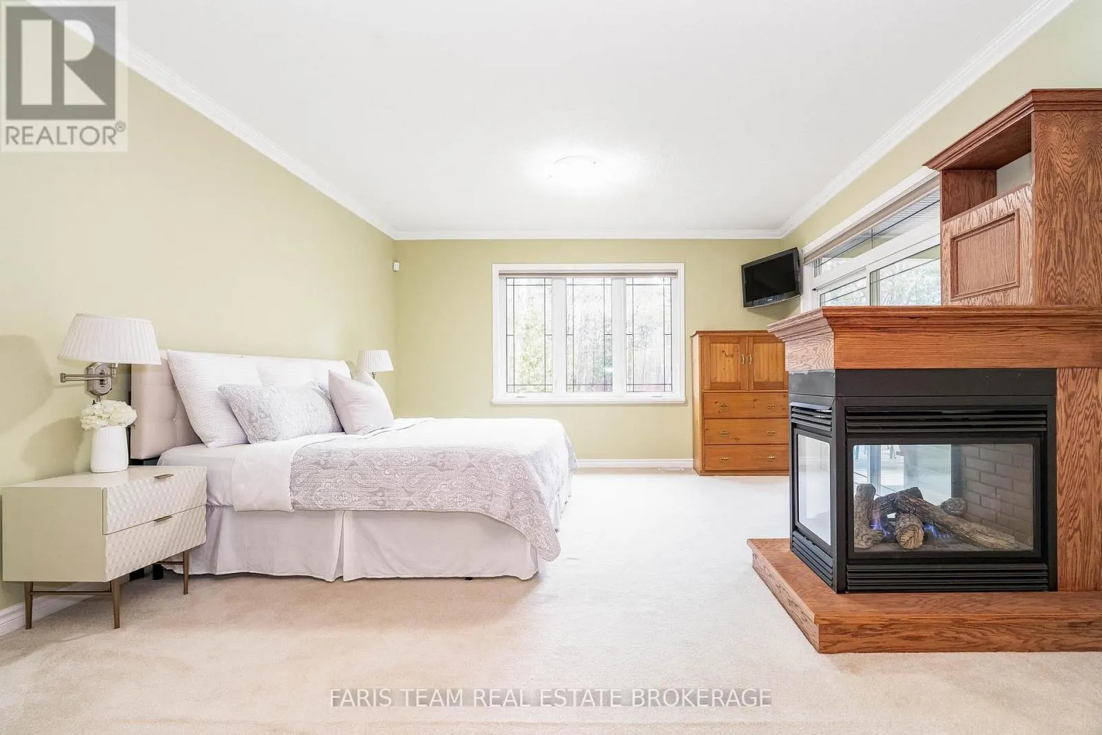 138 KNOX ROAD E