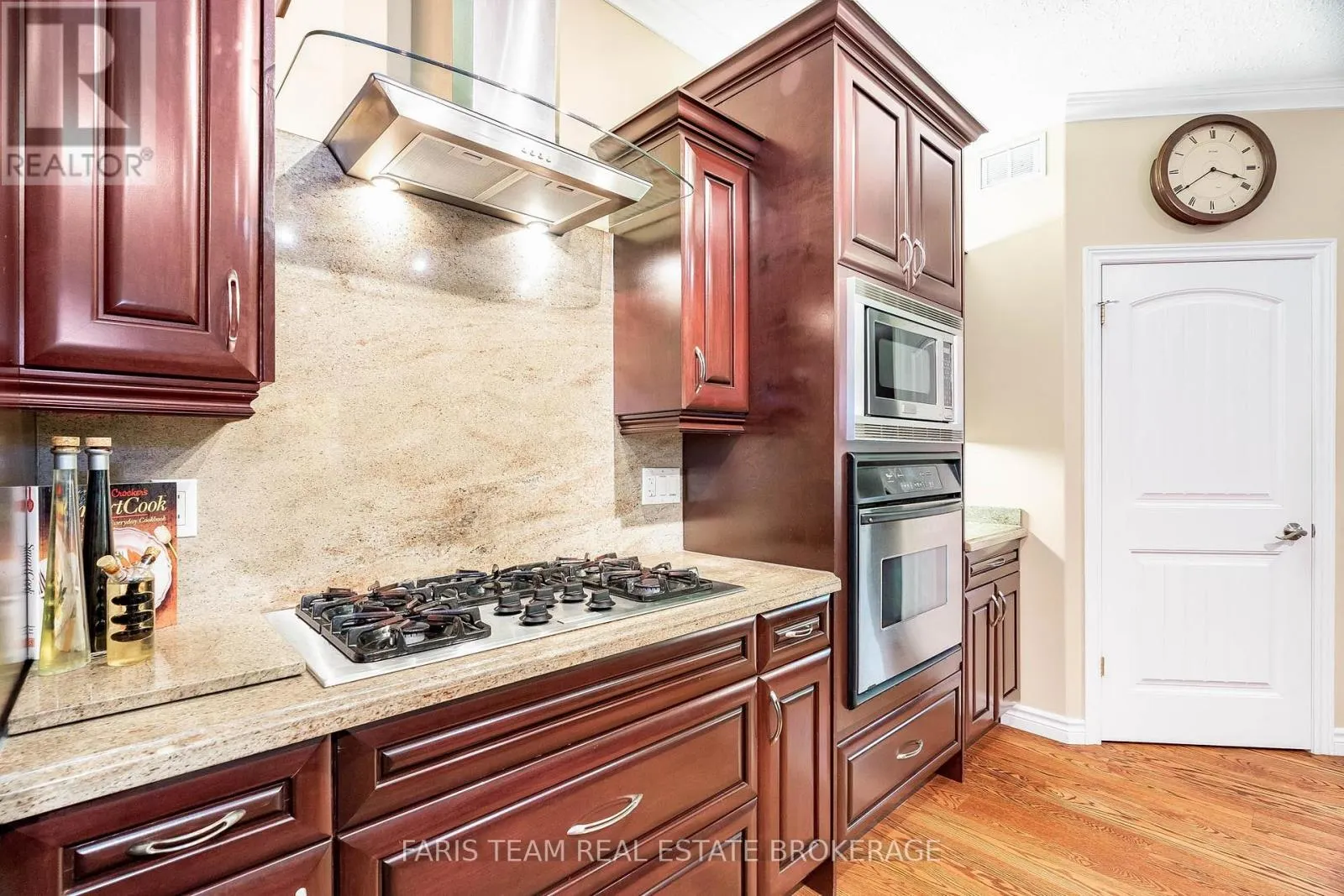 138 KNOX ROAD E