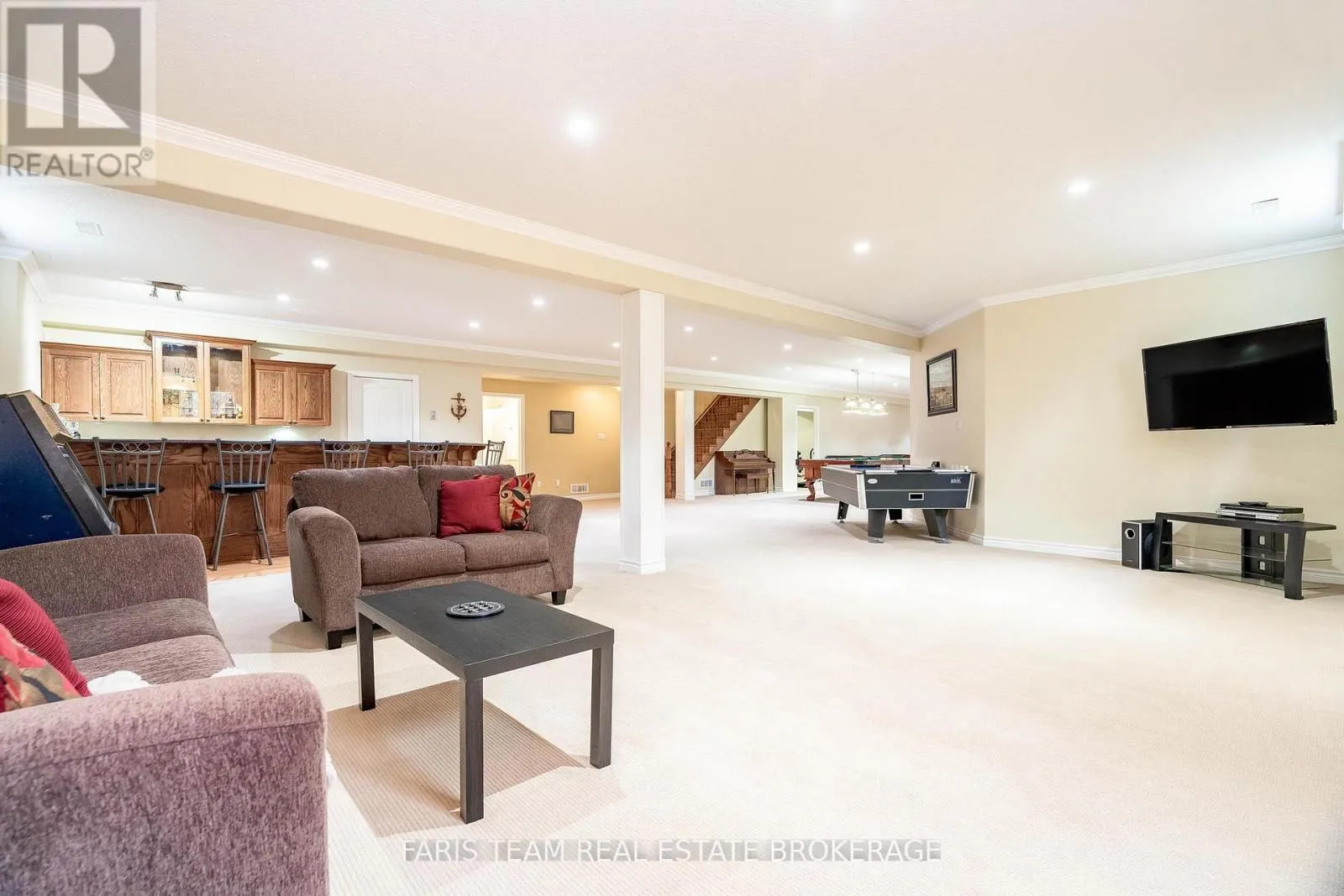 138 KNOX ROAD E