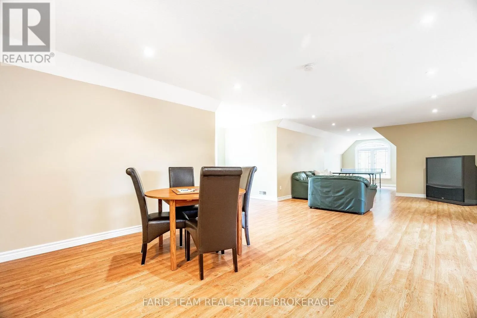 138 KNOX ROAD E