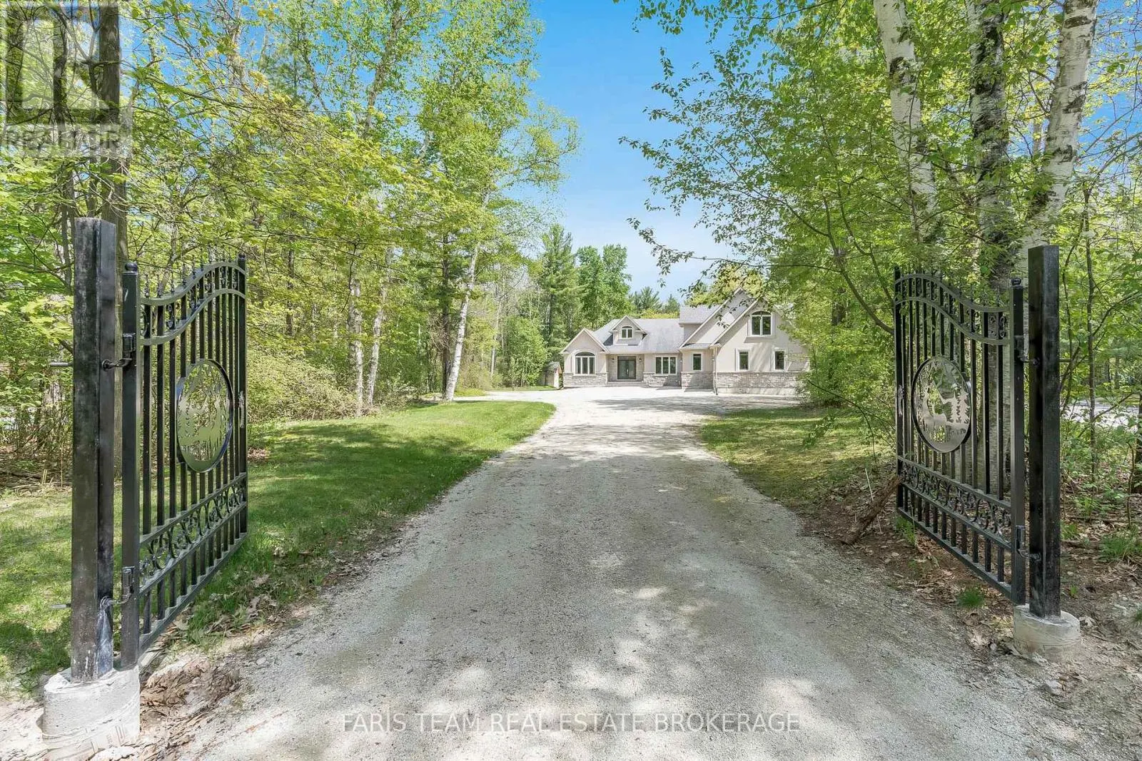 138 KNOX ROAD E