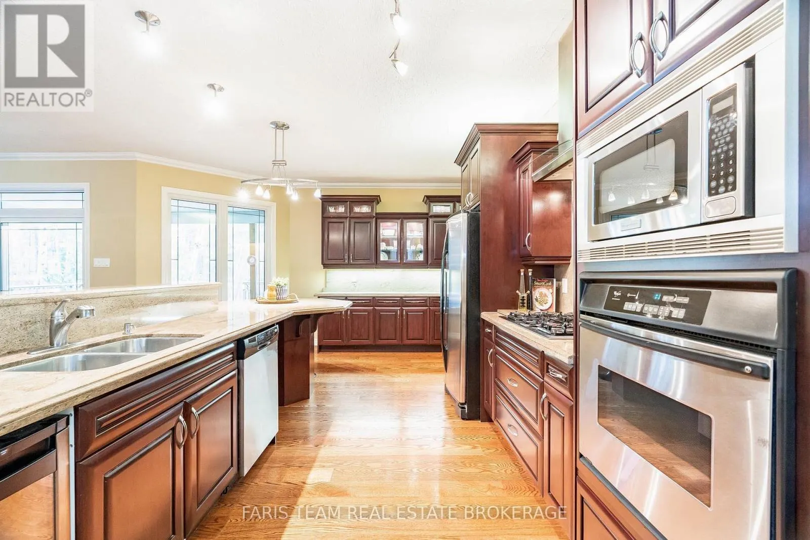 138 KNOX ROAD E