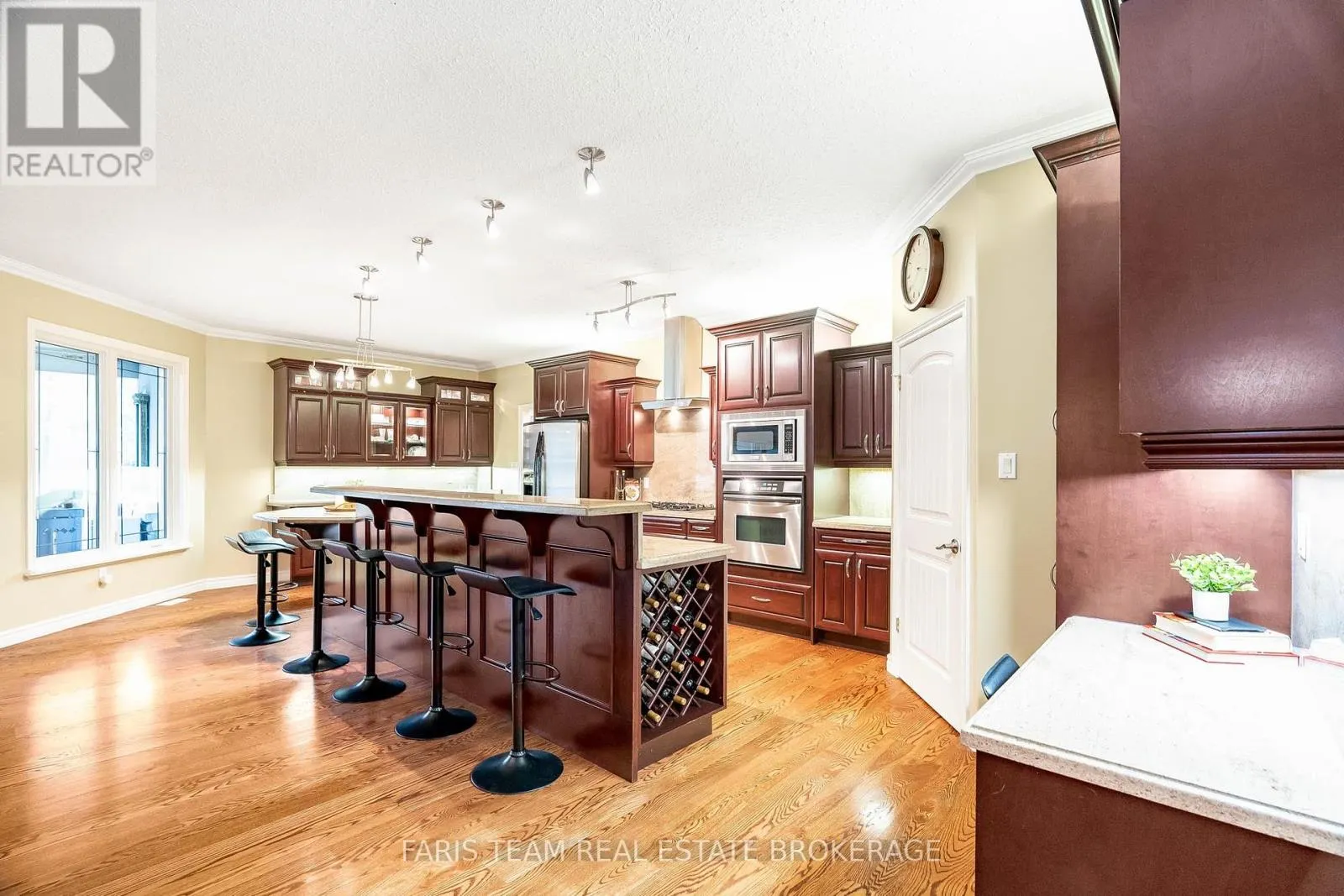138 KNOX ROAD E